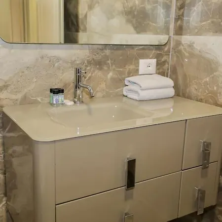 Miku - Impressive 1 Bedroom Downtown Appartamento Tirana