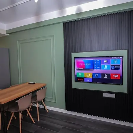 Miku - Impressive 1 Bedroom Downtown Apartment *