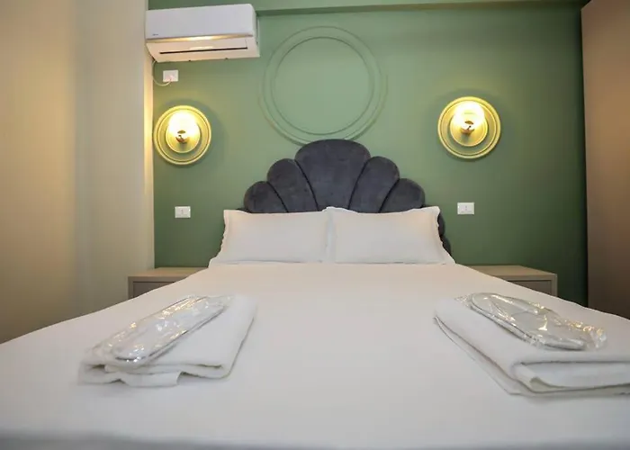 Miku - Impressive 1 Bedroom Downtown Apartment